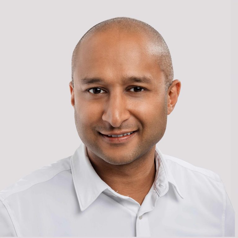 Foto van Dr. K. Debipersad